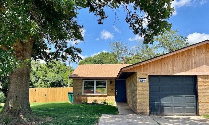 Yukon Casa | Where Buffalo Roam. Sleeps 5. Wi-fi. Fenced yard.