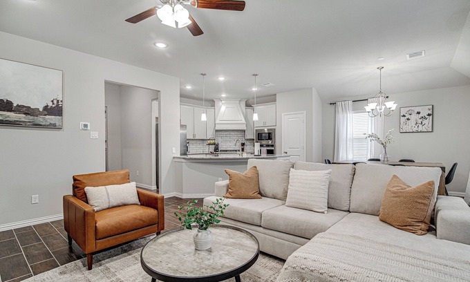 Burleson Casa | Where Comfort Meets Convenience
