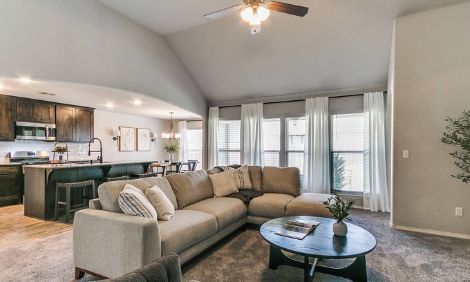 Tulsa Casa | Where Comfort Meets Convenience in Crystal Creek