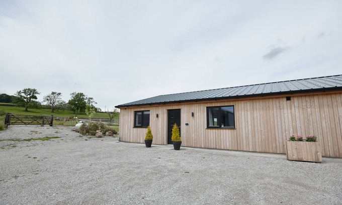 Settle Cabaña | WHERNSIDE LODGE, luxury holiday cottage, with a garden in Settle
