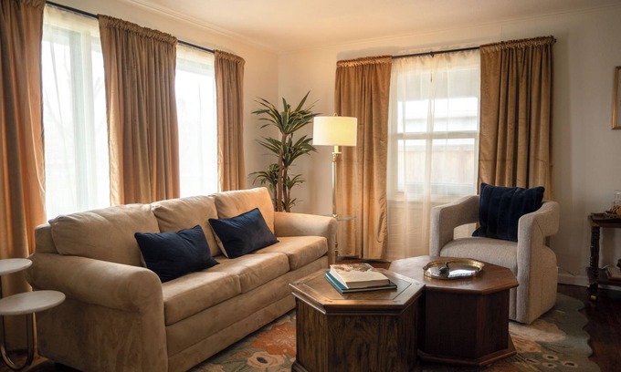 Central Point Casa | This house is a 3 bedroom(s), 2 bathrooms, located in Central Point, OR.