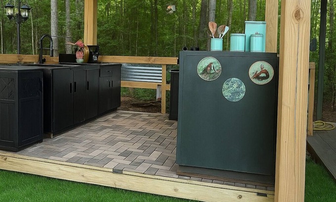 Oxford Cabina | Whimsical glamping retreat on farm animal sanctuary