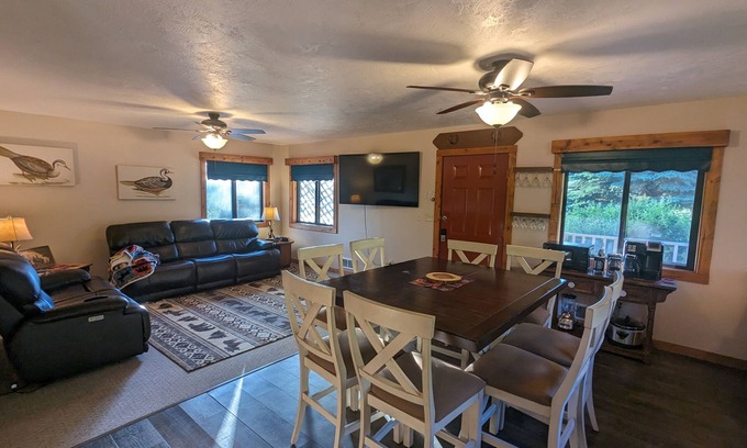 Irwin Casa | Whippoorwill Cabin, a pet-friendly retreat in Swan Valley