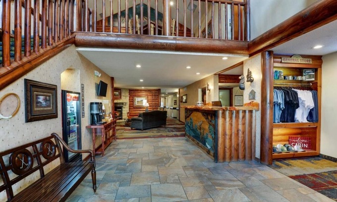 Galena Casa | Whirlpool, Living Room with Dry Bar, Theme Suite, Stoney Creek Galena