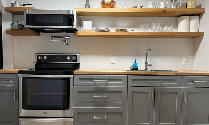 Port Alberni Apartamento | Whiskey Jack Suite A modern, cozy, space; perfect for any occasion !