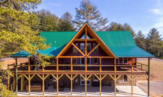 Jefferson Casa | Whiskey River by the New - hot tub, game room, New River access!