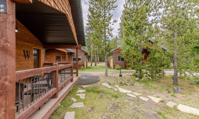 West Yellowstone Cabina | Whiskey Springs Cabin