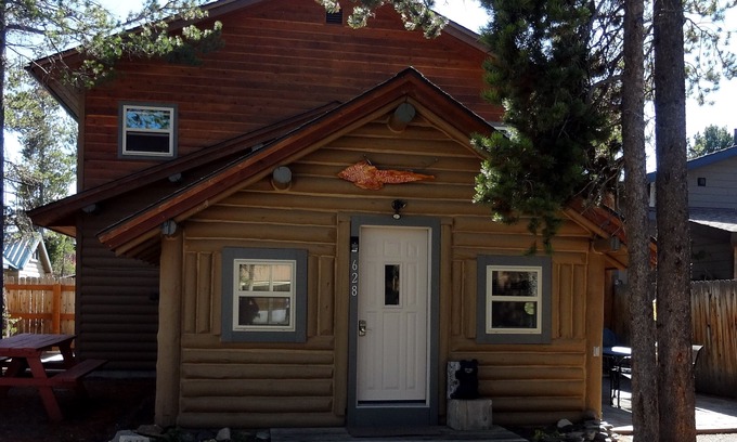 West Yellowstone Cabina | Acogedor y adorable, en Ciudad de conveniencia