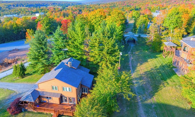 Timberline Casa | Whisper Haven - Newly Renovated Ski-In/Out House w/Hot Tub on Winterset Trail!!