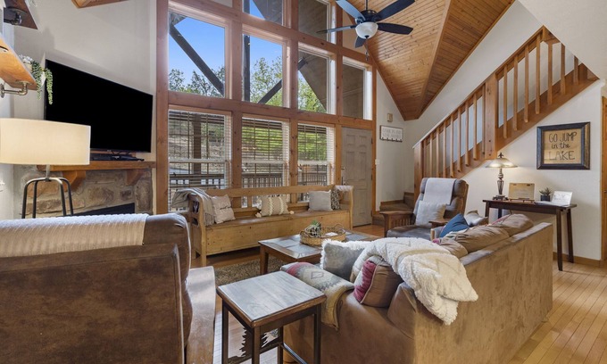 Branson West Cabina | Whispering Creek - In the Heart of Ozarks, Near DT!