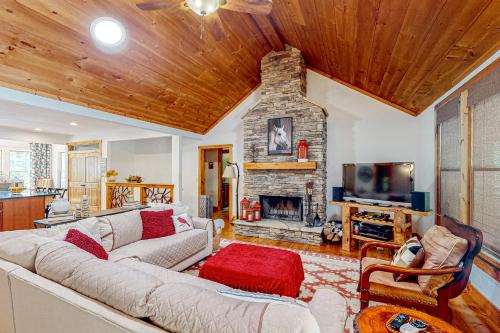 Sapphire Casa | Whispering Creek