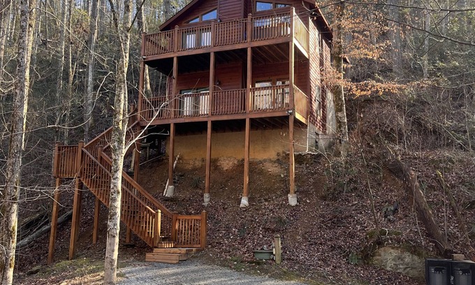 Gatlinburg - Pigeon Forge Cabina | Whispering Creek ¡Tu escapada perfecta!