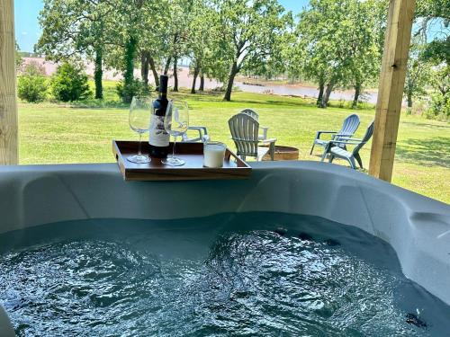 Madill Otro | Whispering Oak- Lakefront Cabin Retreat