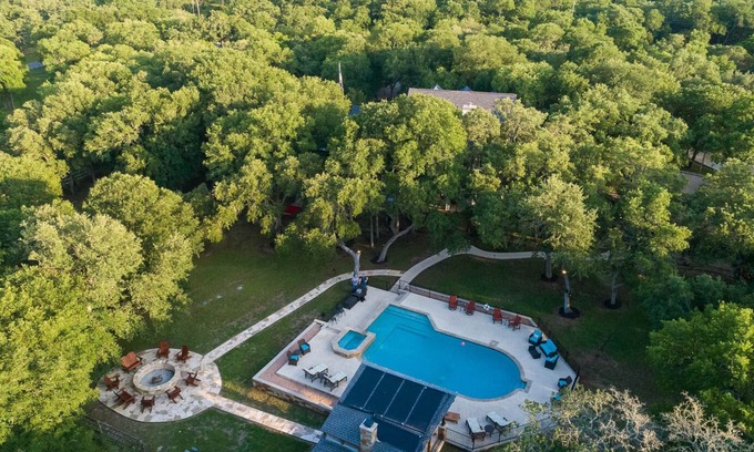 Dripping Springs Casa | Casa de campo privada con piscina / WiFi gratis / Fire-Pit / bañera de hidromasaje