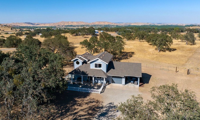 Paso Robles Casa | Whispering Oaks Cottage: Hot Tub Game Room Pets OK