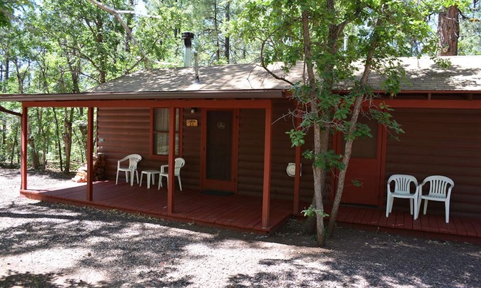 Pinetop-Lakeside Cabina | Whispering Pines - Cabin 20 (Studio)