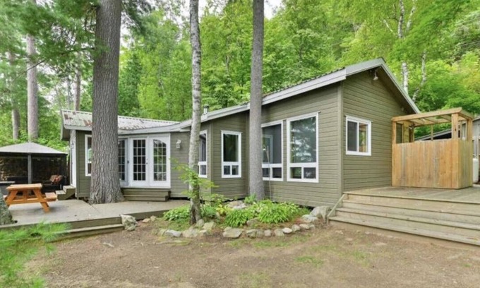 North Frontenac Cabaña | Whispering Pines Cottage
