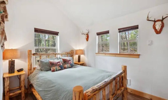 Lakeside Cabina | Whispering Pines, Flathead Lake Rental Cabins