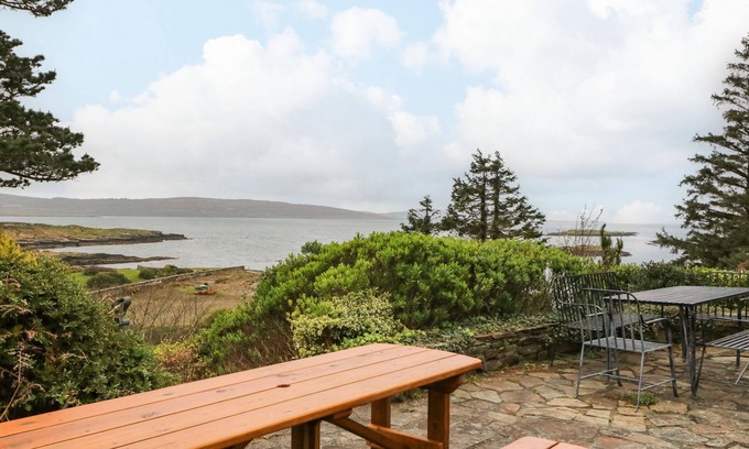 Ahakista Cabaña | WHISPERING PINES, pet friendly in Kilcrohane, County Cork