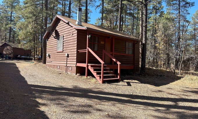 Pinetop-Lakeside Cabina | Whispering Pines Resort-Cabin #1(Highway Front)