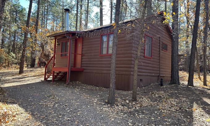 Pinetop-Lakeside Cabina | Whispering Pines Resort- Cabin #3 (Highway Front)
