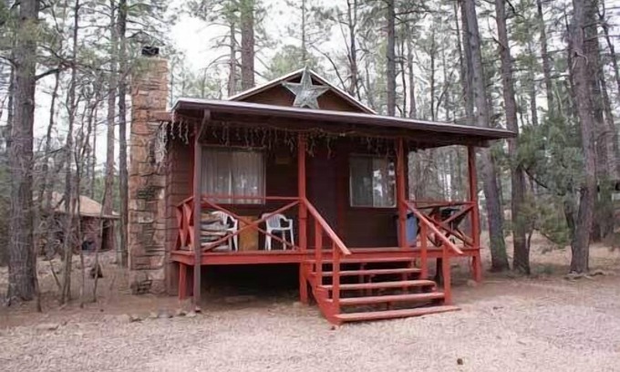 Pinetop Cabina | Whispering Pines Resort- Cabin #4