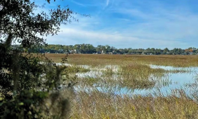 Beaufort Casa | Whispering Shoals - Sleeps 6 - Waterfront home
