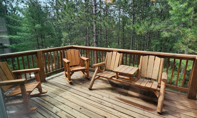 Pellston Casa | Whispering White Pines 3 bedroom 2 Bath Secluded Home