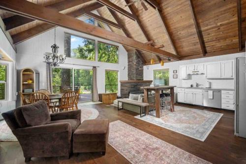Mount Hood Village Casa | Whispers on the Sandy