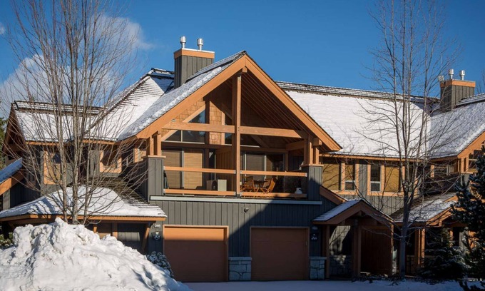 Village North Casa | Whistler Premier - Montebello 4874