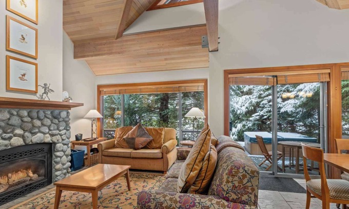 Village North Casa | Whistler Premier - Montebello - MB4745