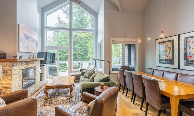 Whistler Village Condominio | Whistler Village Luxury Condo Ski In Walk Out Jacuzzi privado 4 habitaciones y sala multimedia