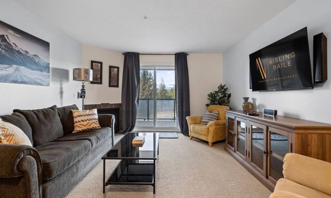 East Kootenay Apartamento | Whistling Peaks | Hot Tub | Pool | Gas Fireplace