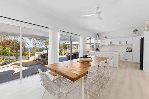 Sunshine Beach Casa | WHITE BEACH HOUSE High on Belmore, PETS welcome