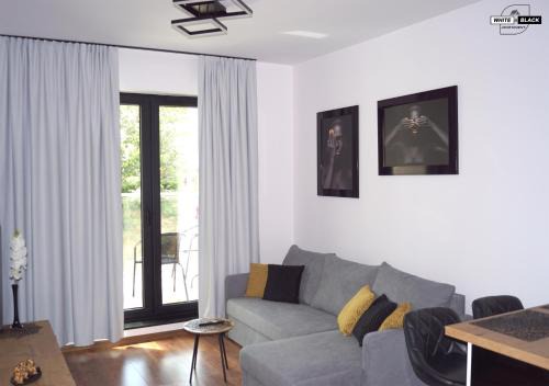 Elk Apartamento | White & Black Apartament