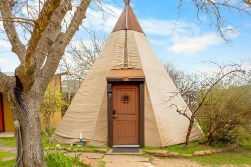 New Braunfels Casa | White Buffalo - Tipi 7