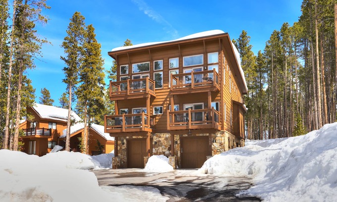 Warrior's Mark West Casa | White Cap Lodge: 4 BR / 3 BA townhome en Breckenridge, capacidad para 9