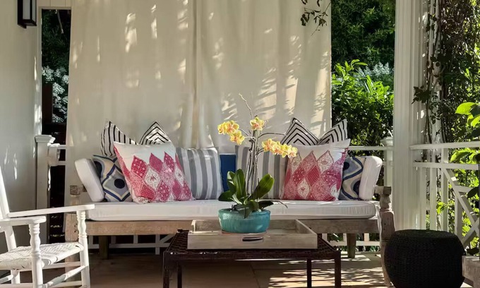 Egypt Lane Historic District Casa | White Contemporary in Classic Estate SOH for 3 max