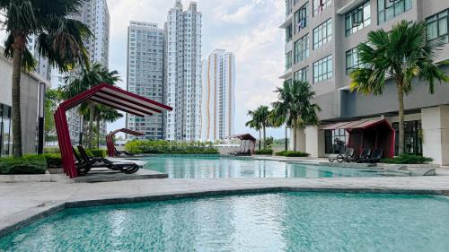Gua Apartamento | White Cozy Home near IOI City Mall with Netflix