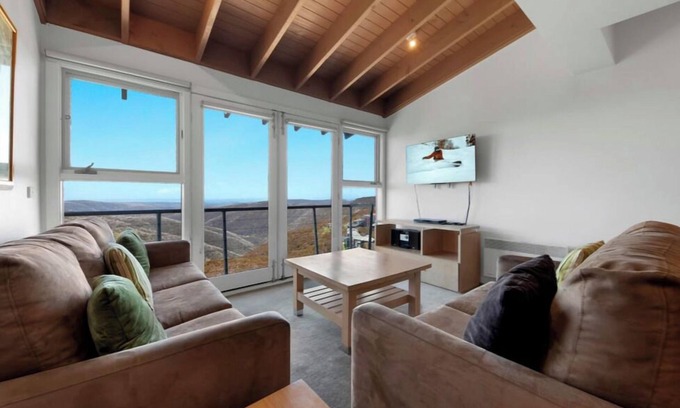 Hotham Heights Casa | White Crystal 209- ski-in ski-out