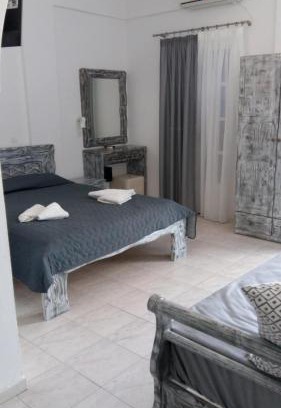 Folegandros Apartamento | White Cycladic serenity
