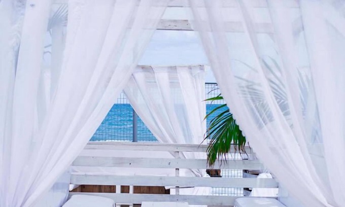 Ofin Complejo | WHITE DECK BEACH RESORT