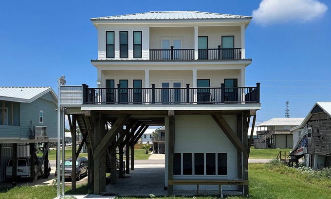 Grand Isle Casa | White Dolphin - Beachfront - Island Realty