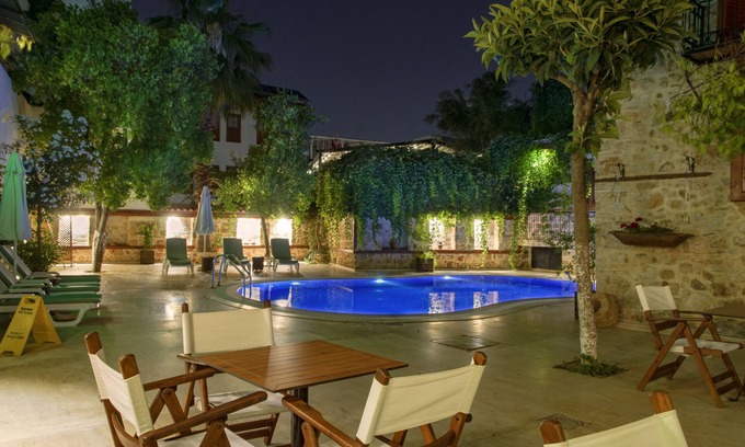 Kaleici Hotel | White Garden Hotel