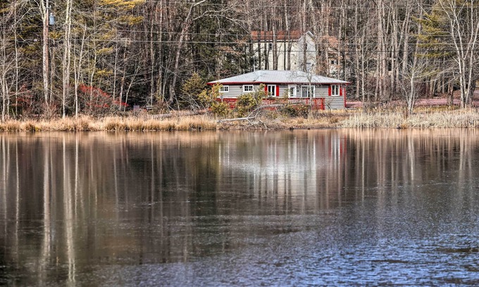 Hickory Hills Casa | White Haven Lakeside Home w/ Kayaks & Fireplace!