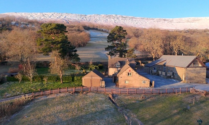 Longtown Cabaña | White Haywood Farmhouse