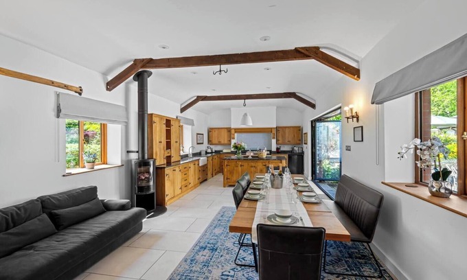 Abergavenny Casa | White Horse Farmhouse - Luxury Retreat