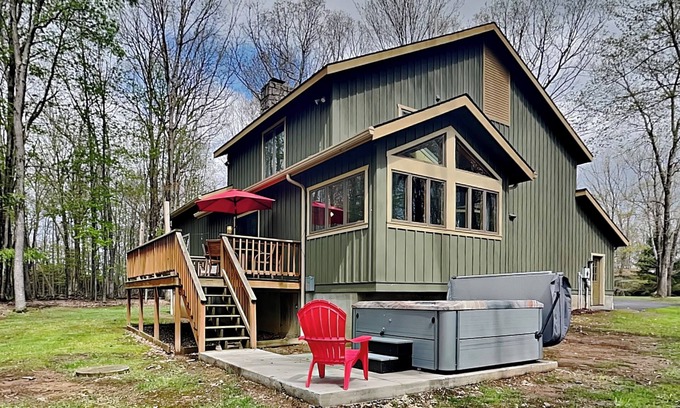 Blakeslee Casa | White Horse Lodge | Hot Tub, Fire Pit, Boat Slip