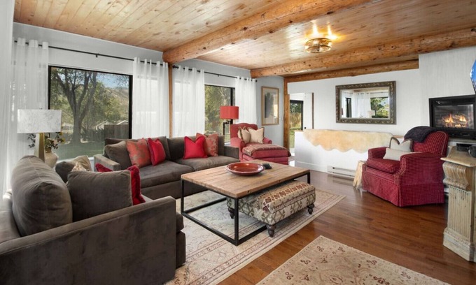 Glenwood Springs Casa | White Moon Ranch with Panorama River Views