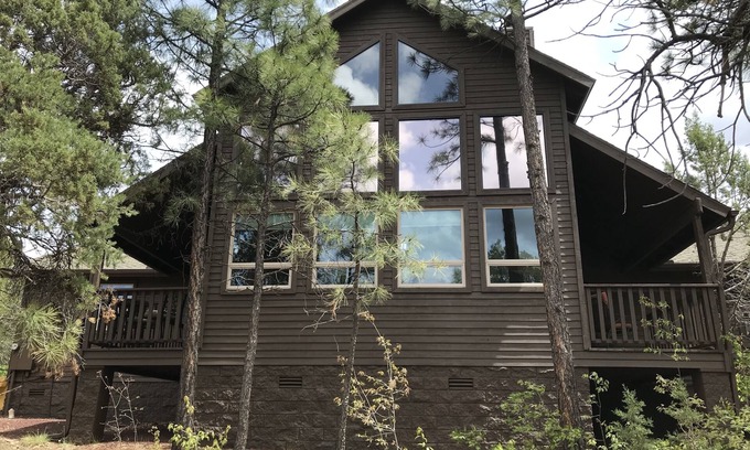 Sierra Pines Cabina | Blanco Memorias de montaña en Sierra Pines